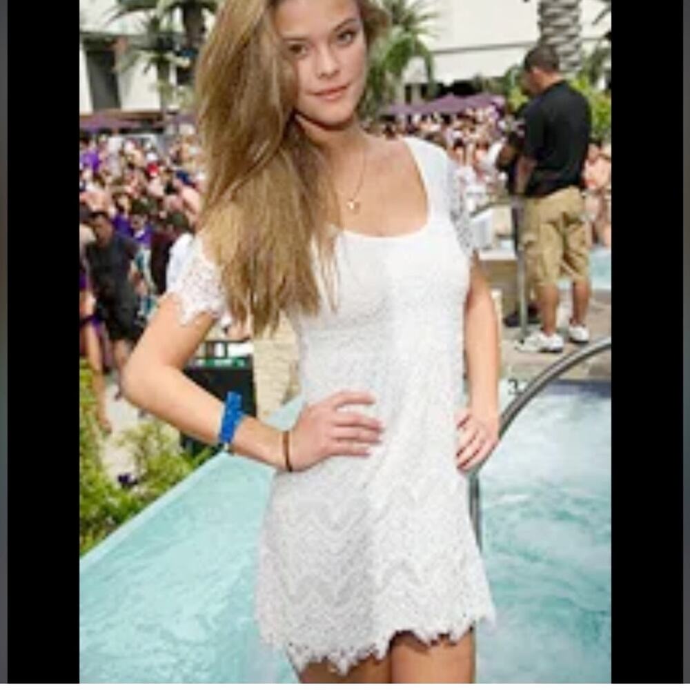Pins and Needles Urban Out fitters Ivory Lace Short Sleeve Party‎ Dress Size L